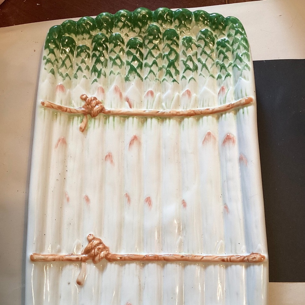 Beautiful asparagus serving plate…12 x 8…. Perfect shape!  DISCOUNTED SHIP! $$$